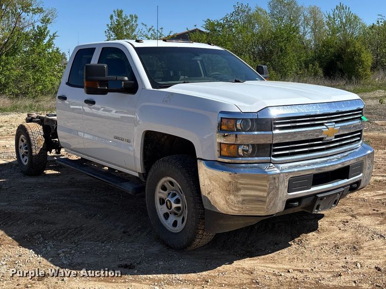 image for item FB3465 2018 Chevrolet Silverado 3500HD Crew Cab truck cab and chassis