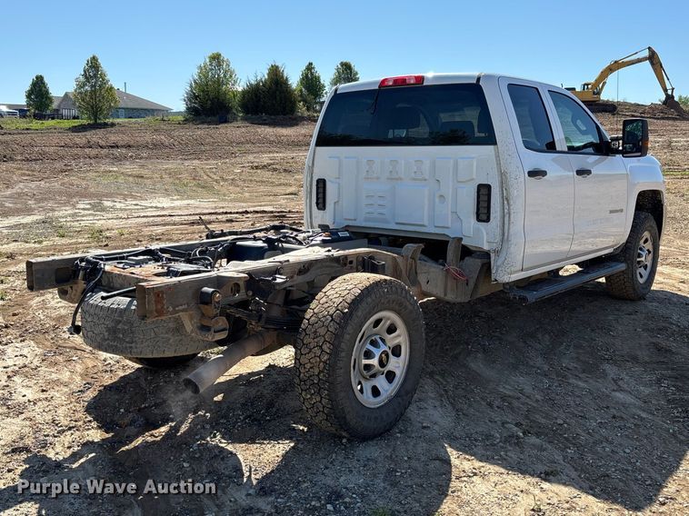image for item FB3465 2018 Chevrolet Silverado 3500HD Crew Cab truck cab and chassis