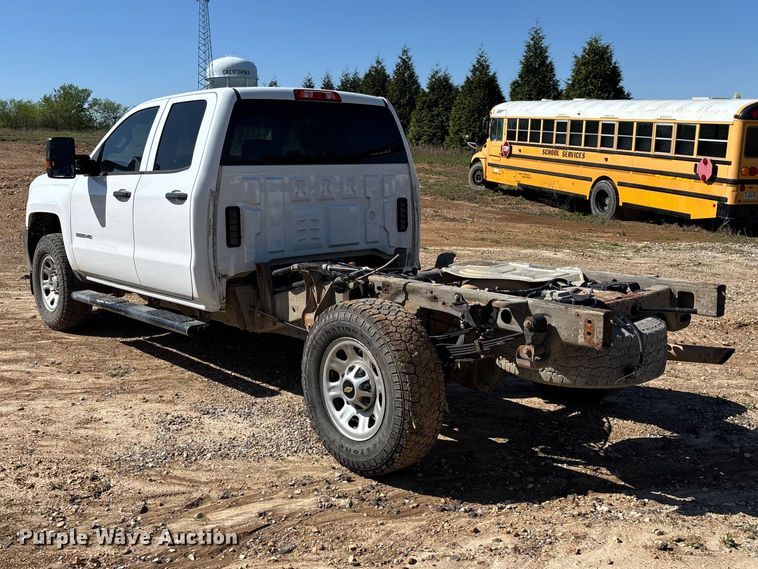 image for item FB3465 2018 Chevrolet Silverado 3500HD Crew Cab truck cab and chassis