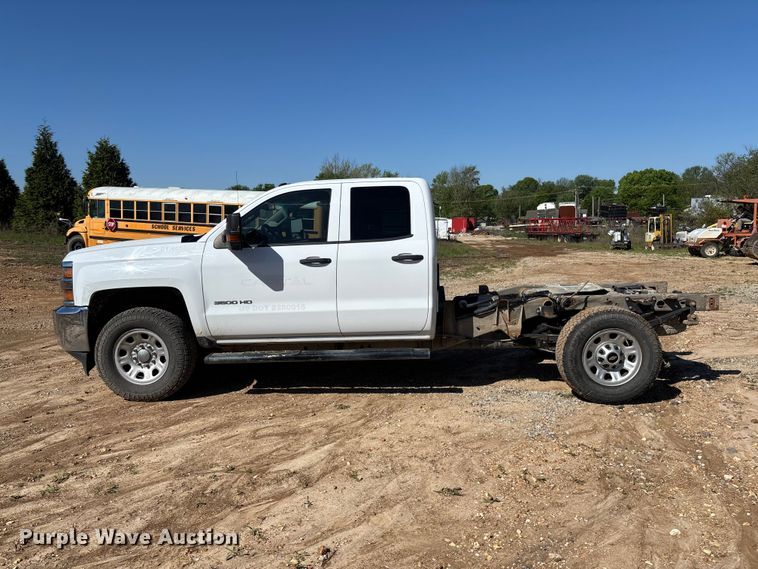 image for item FB3465 2018 Chevrolet Silverado 3500HD Crew Cab truck cab and chassis