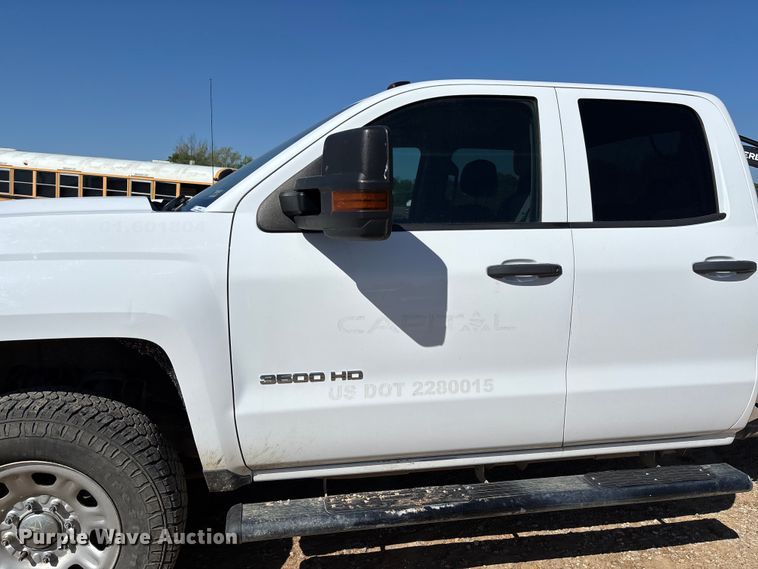 image for item FB3465 2018 Chevrolet Silverado 3500HD Crew Cab truck cab and chassis