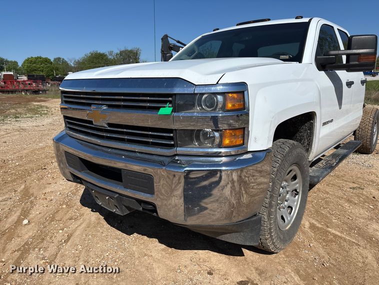 image for item FB3465 2018 Chevrolet Silverado 3500HD Crew Cab truck cab and chassis