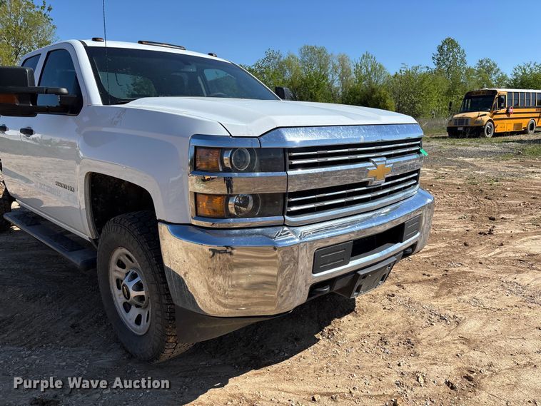 image for item FB3465 2018 Chevrolet Silverado 3500HD Crew Cab truck cab and chassis