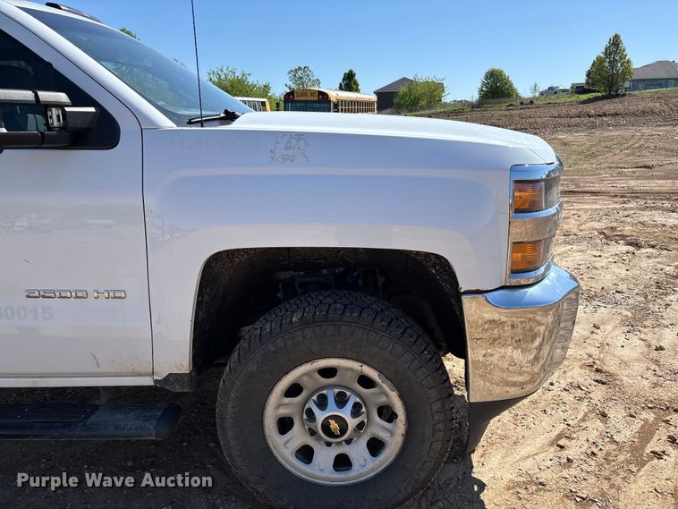 image for item FB3465 2018 Chevrolet Silverado 3500HD Crew Cab truck cab and chassis