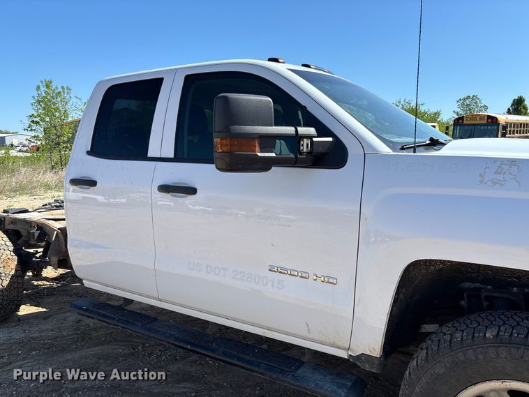 image for item FB3465 2018 Chevrolet Silverado 3500HD Crew Cab truck cab and chassis