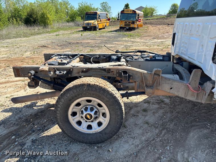 image for item FB3465 2018 Chevrolet Silverado 3500HD Crew Cab truck cab and chassis