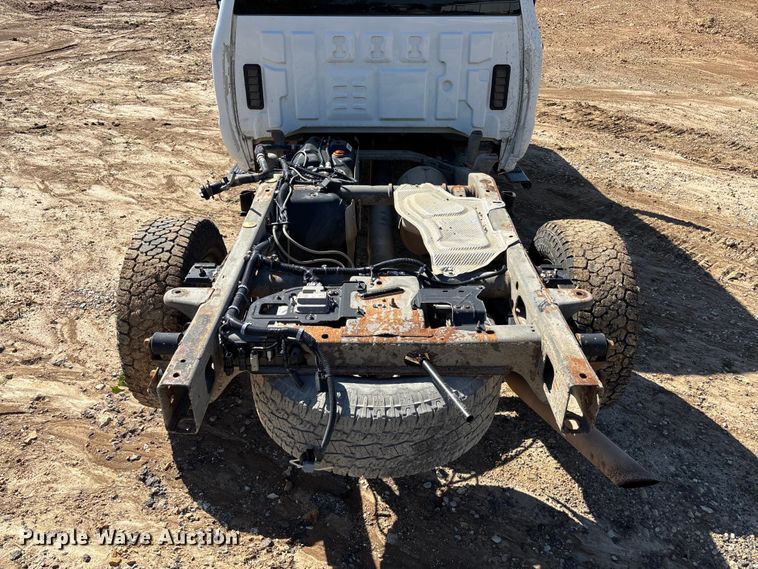 image for item FB3465 2018 Chevrolet Silverado 3500HD Crew Cab truck cab and chassis