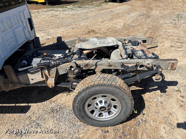 image for item FB3465 2018 Chevrolet Silverado 3500HD Crew Cab truck cab and chassis