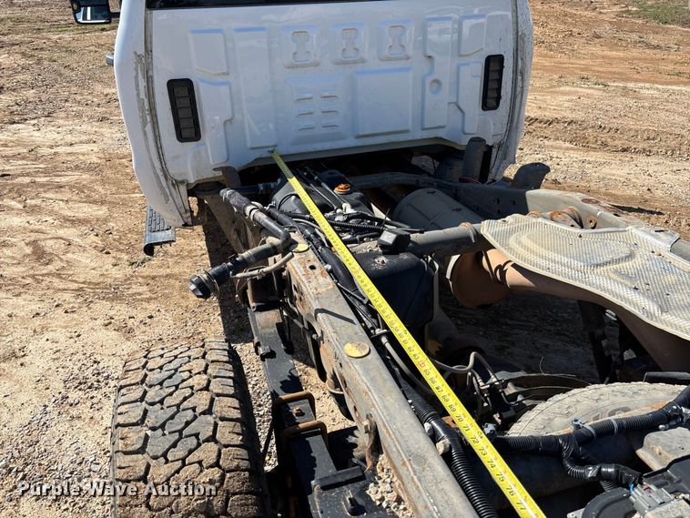 image for item FB3465 2018 Chevrolet Silverado 3500HD Crew Cab truck cab and chassis