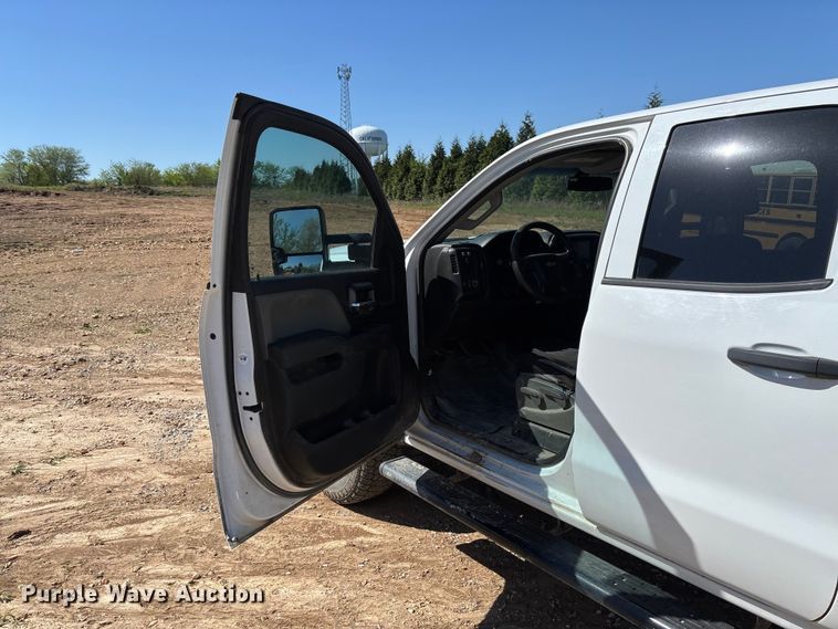 image for item FB3465 2018 Chevrolet Silverado 3500HD Crew Cab truck cab and chassis