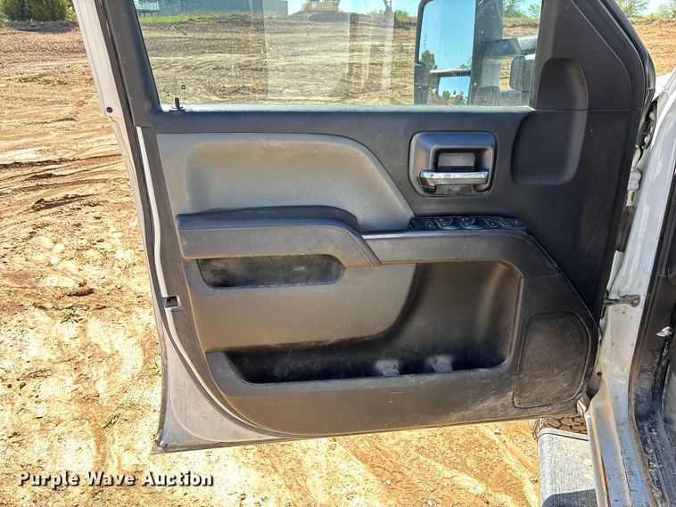 image for item FB3465 2018 Chevrolet Silverado 3500HD Crew Cab truck cab and chassis