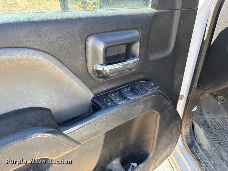 image for item FB3465 2018 Chevrolet Silverado 3500HD Crew Cab truck cab and chassis