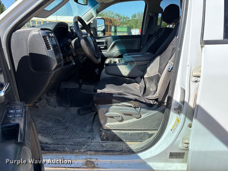 image for item FB3465 2018 Chevrolet Silverado 3500HD Crew Cab truck cab and chassis