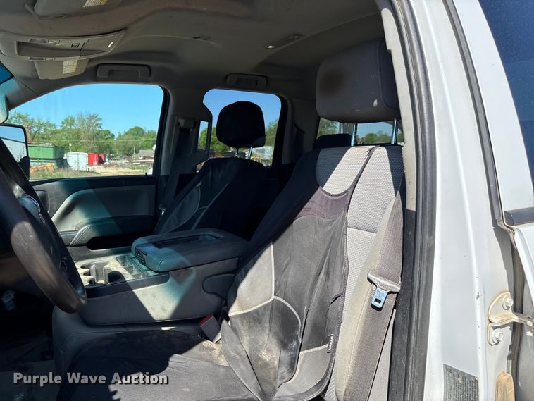image for item FB3465 2018 Chevrolet Silverado 3500HD Crew Cab truck cab and chassis