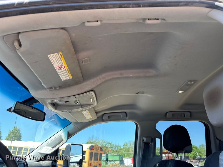 image for item FB3465 2018 Chevrolet Silverado 3500HD Crew Cab truck cab and chassis