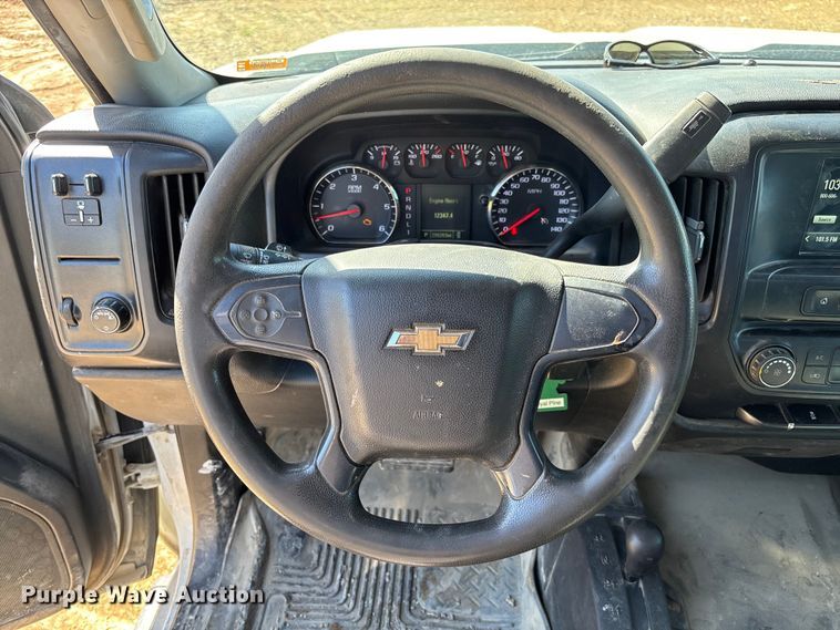 image for item FB3465 2018 Chevrolet Silverado 3500HD Crew Cab truck cab and chassis