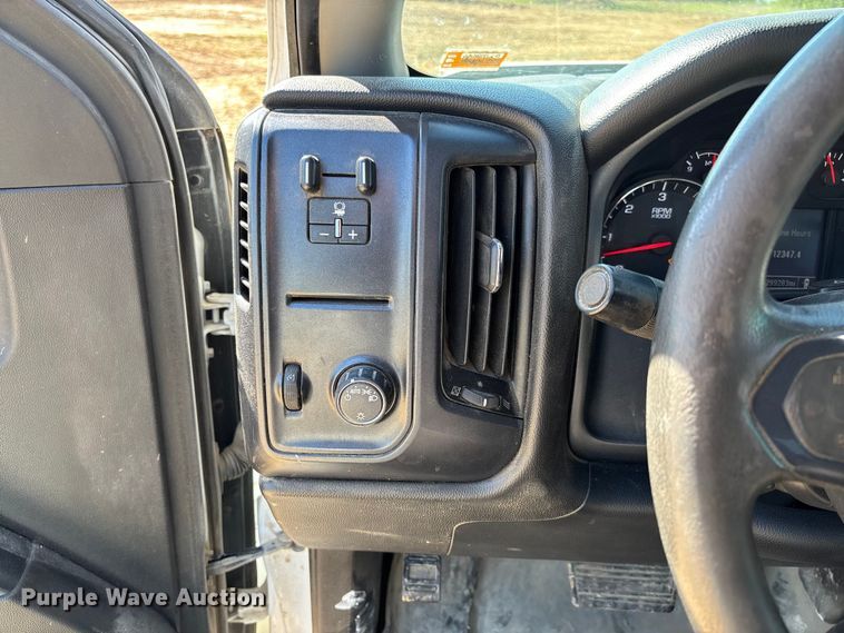 image for item FB3465 2018 Chevrolet Silverado 3500HD Crew Cab truck cab and chassis