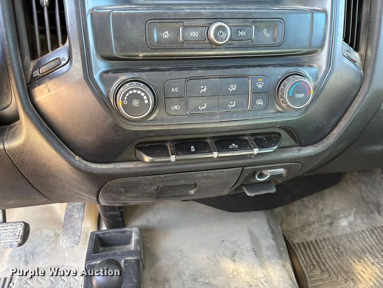 image for item FB3465 2018 Chevrolet Silverado 3500HD Crew Cab truck cab and chassis
