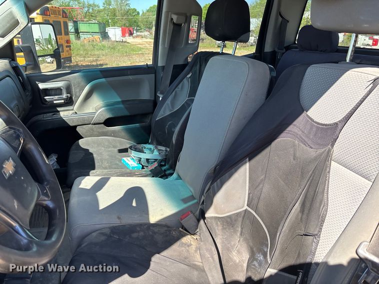 image for item FB3465 2018 Chevrolet Silverado 3500HD Crew Cab truck cab and chassis