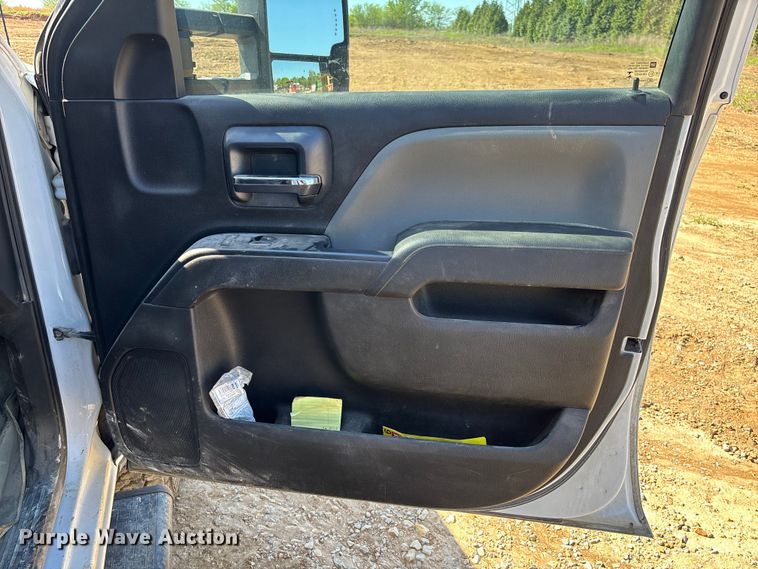 image for item FB3465 2018 Chevrolet Silverado 3500HD Crew Cab truck cab and chassis
