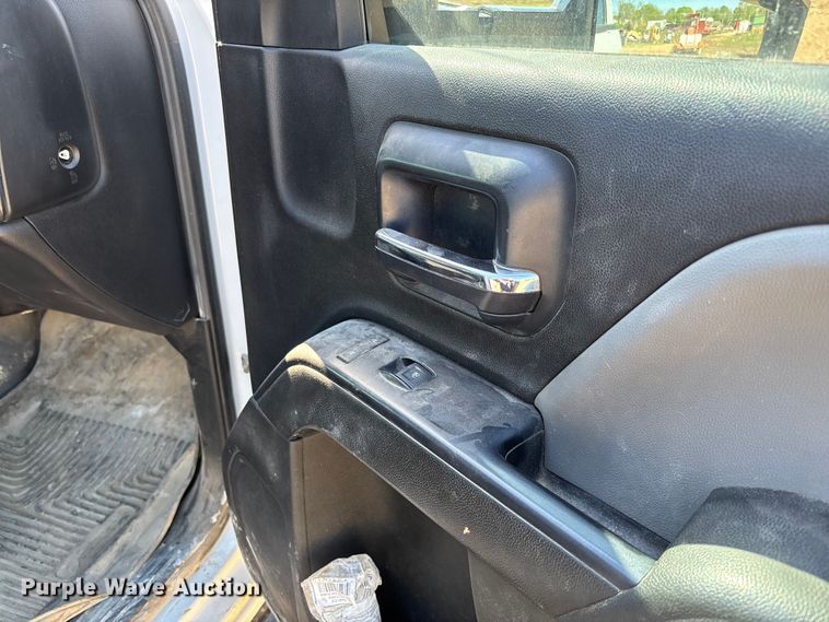 image for item FB3465 2018 Chevrolet Silverado 3500HD Crew Cab truck cab and chassis