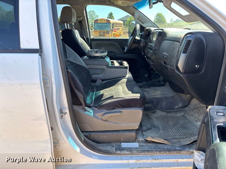 image for item FB3465 2018 Chevrolet Silverado 3500HD Crew Cab truck cab and chassis