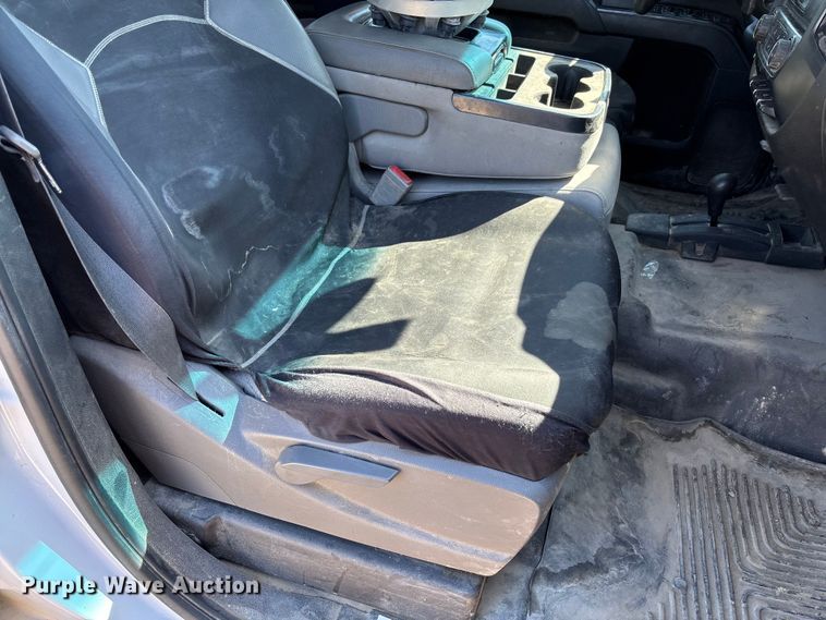 image for item FB3465 2018 Chevrolet Silverado 3500HD Crew Cab truck cab and chassis
