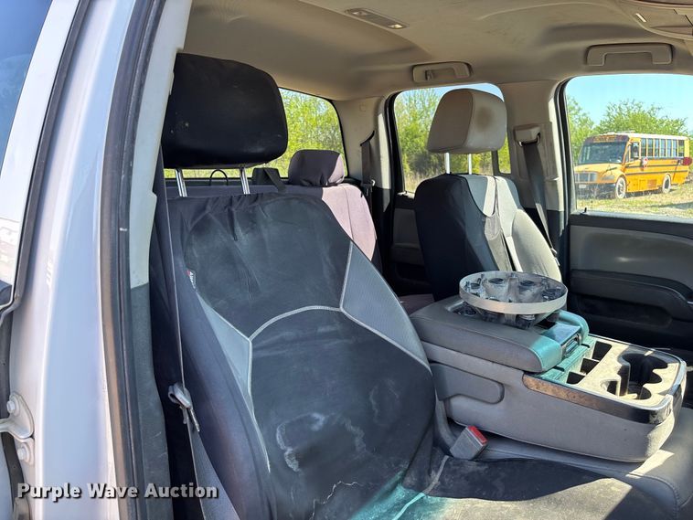 image for item FB3465 2018 Chevrolet Silverado 3500HD Crew Cab truck cab and chassis