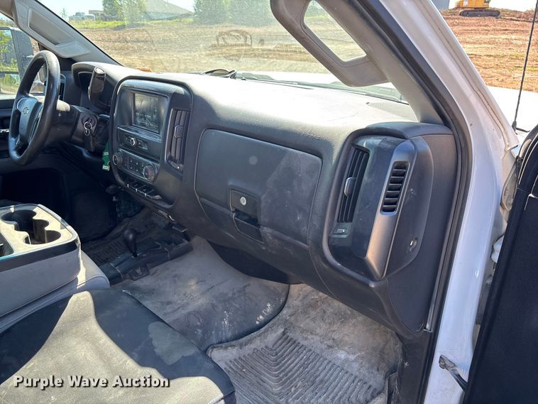 image for item FB3465 2018 Chevrolet Silverado 3500HD Crew Cab truck cab and chassis