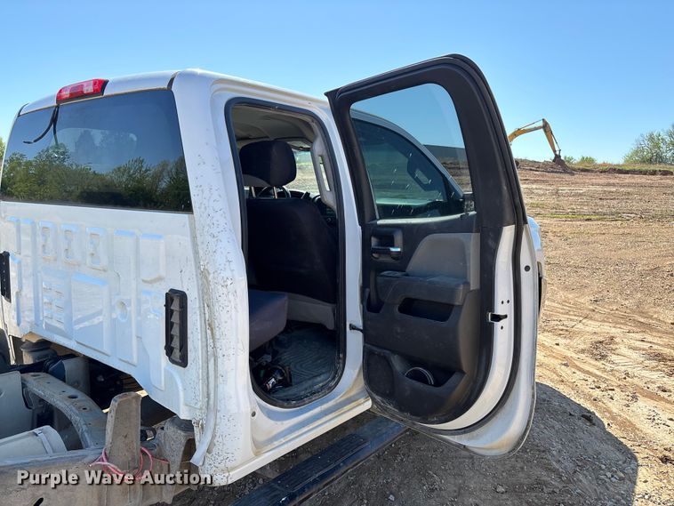 image for item FB3465 2018 Chevrolet Silverado 3500HD Crew Cab truck cab and chassis