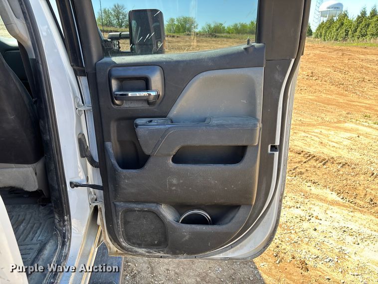 image for item FB3465 2018 Chevrolet Silverado 3500HD Crew Cab truck cab and chassis