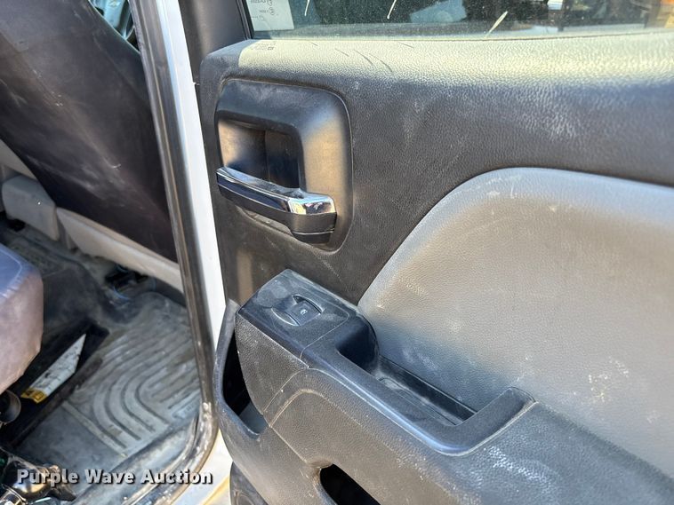 image for item FB3465 2018 Chevrolet Silverado 3500HD Crew Cab truck cab and chassis