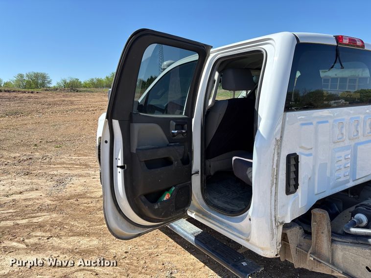 image for item FB3465 2018 Chevrolet Silverado 3500HD Crew Cab truck cab and chassis