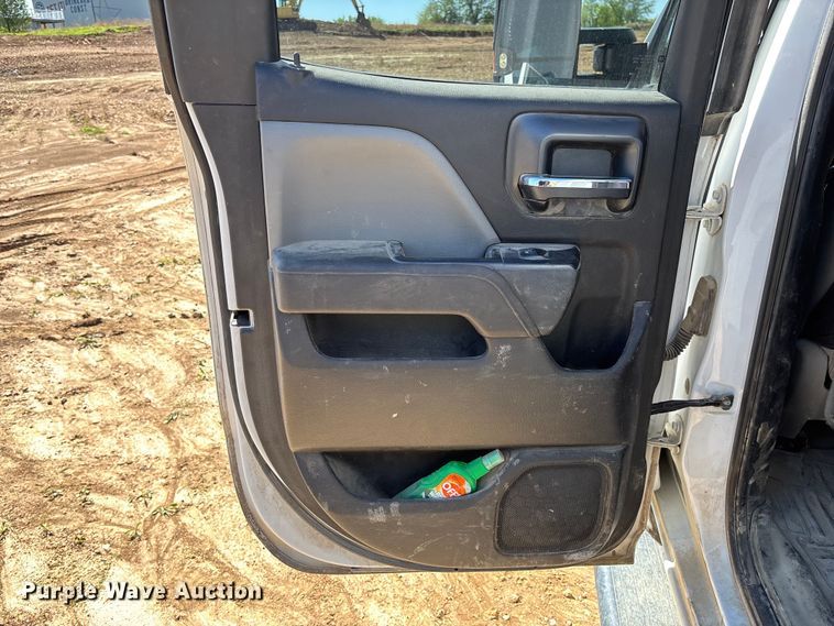image for item FB3465 2018 Chevrolet Silverado 3500HD Crew Cab truck cab and chassis