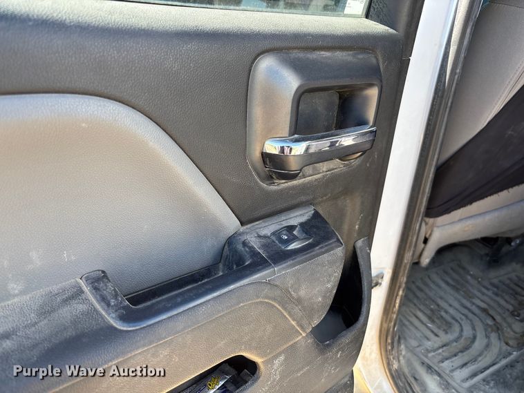 image for item FB3465 2018 Chevrolet Silverado 3500HD Crew Cab truck cab and chassis