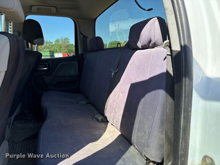 image for item FB3465 2018 Chevrolet Silverado 3500HD Crew Cab truck cab and chassis