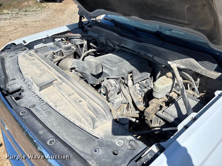 image for item FB3465 2018 Chevrolet Silverado 3500HD Crew Cab truck cab and chassis