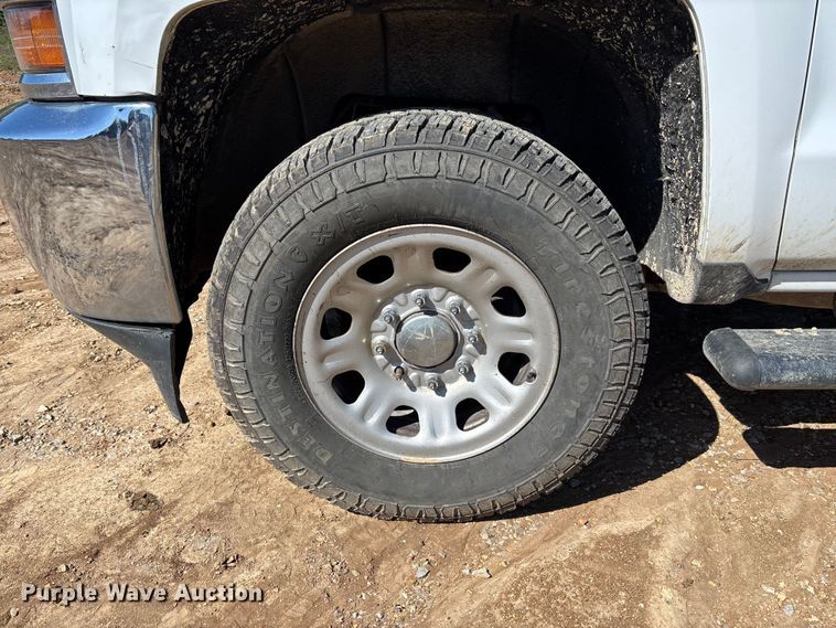 image for item FB3465 2018 Chevrolet Silverado 3500HD Crew Cab truck cab and chassis