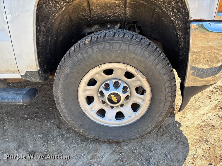 image for item FB3465 2018 Chevrolet Silverado 3500HD Crew Cab truck cab and chassis