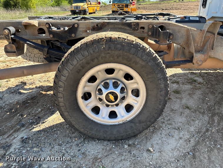 image for item FB3465 2018 Chevrolet Silverado 3500HD Crew Cab truck cab and chassis