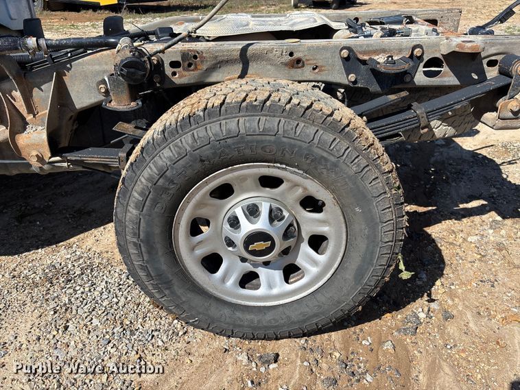image for item FB3465 2018 Chevrolet Silverado 3500HD Crew Cab truck cab and chassis