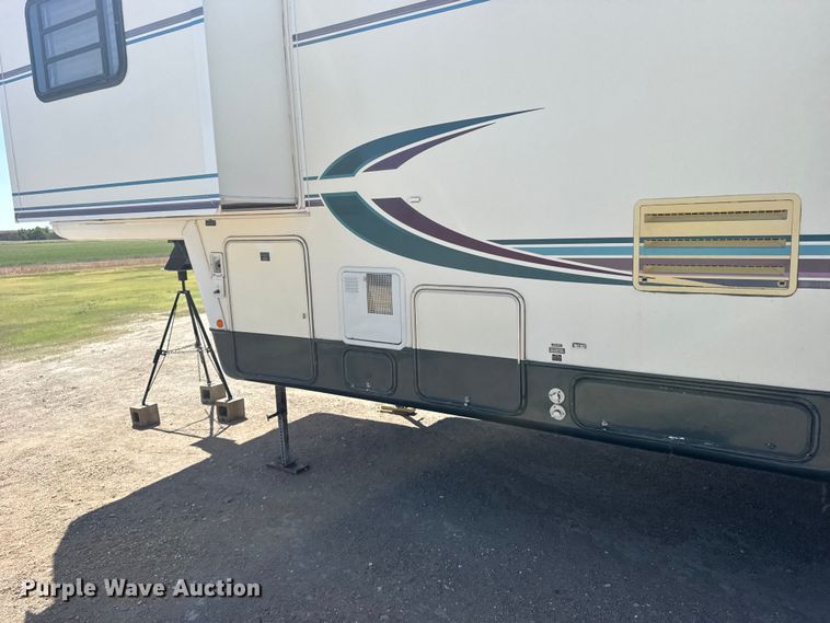 image for item FB7271 1997 Kountry Star Newmar camper