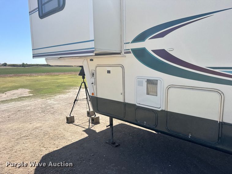 image for item FB7271 1997 Kountry Star Newmar camper