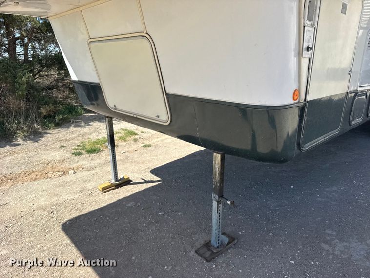 image for item FB7271 1997 Kountry Star Newmar camper