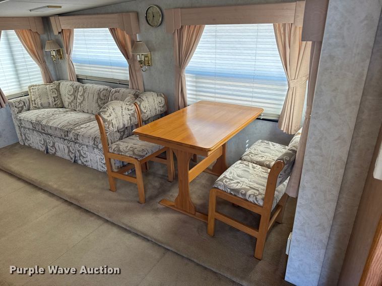 image for item FB7271 1997 Kountry Star Newmar camper