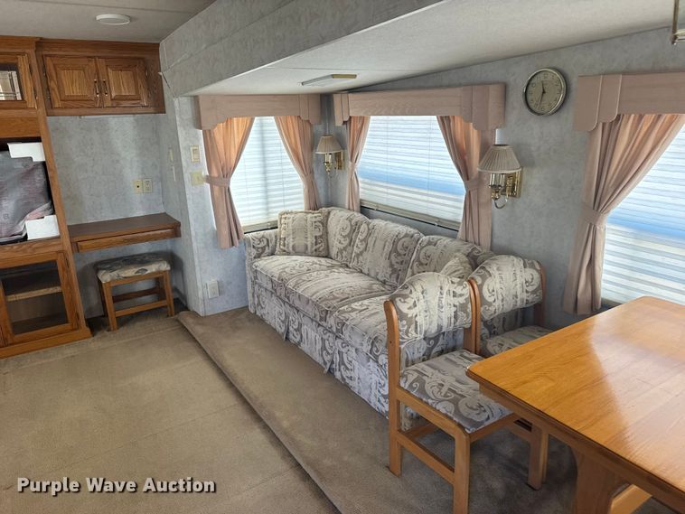 image for item FB7271 1997 Kountry Star Newmar camper