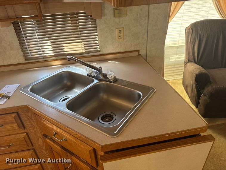 image for item FB7271 1997 Kountry Star Newmar camper