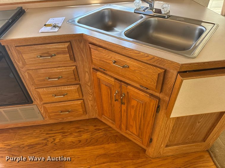 image for item FB7271 1997 Kountry Star Newmar camper