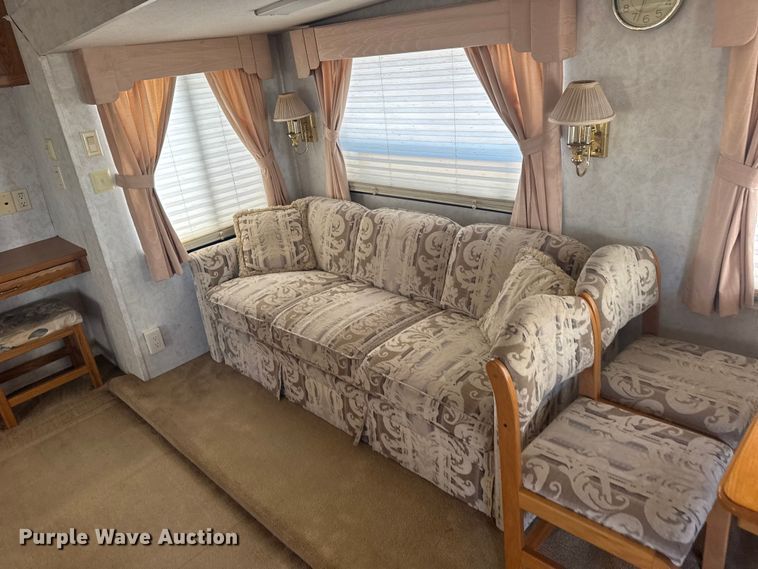 image for item FB7271 1997 Kountry Star Newmar camper