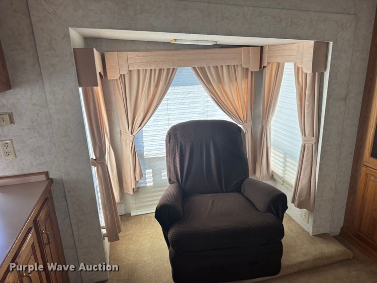 image for item FB7271 1997 Kountry Star Newmar camper